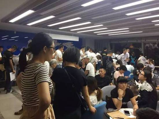 �����޹�ǰ�ķ��һҹ:������POS�������Ϻ�ǩ��