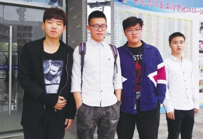 4名大学生轮流扶老人下山,老人竟是“霸道总裁”