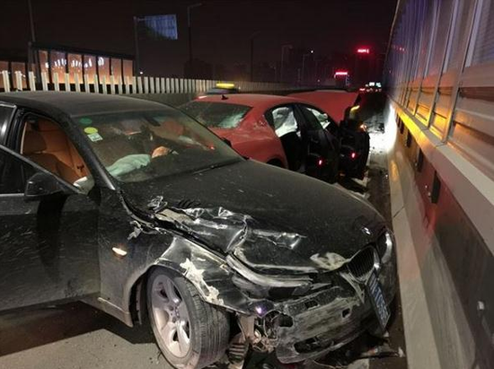 ����ײ�ϸ߶������� ��ײ��200����ɯ����