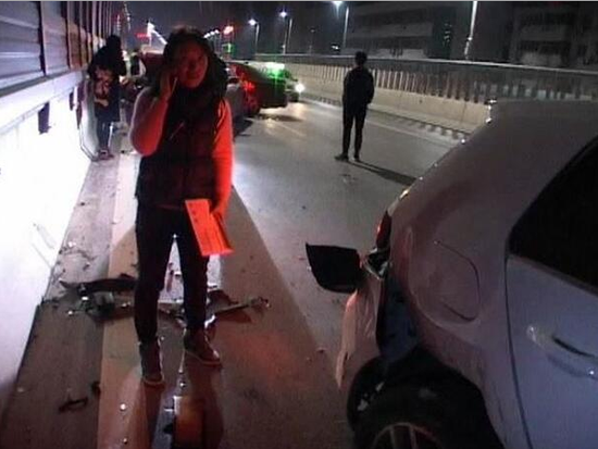 �����͸߶����׷����¤��·���ѧ·������ײ���㿪ʼ��һֱ�������ӽ�δ��·���ſڴ����������ձ��߶�������˱ߵ���쭳���Ϸ�ۿ���ҪƽϢ���������뱦���γ���һ �μ���ǰ��������